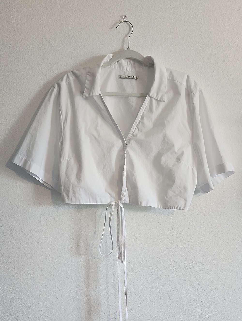 Abercrombie & Fitch Poplin Collared Cropped Tie Back Shirt